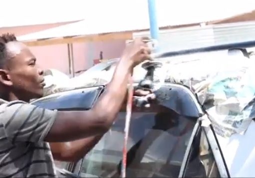 Yaxye Cabdirashiid Abuukar mid ka mid ah Ardayda ka qalin jabisay Xarunta Bulsho Technical and Vocational Training Center ee Muqdisho, June illaa November 2020.